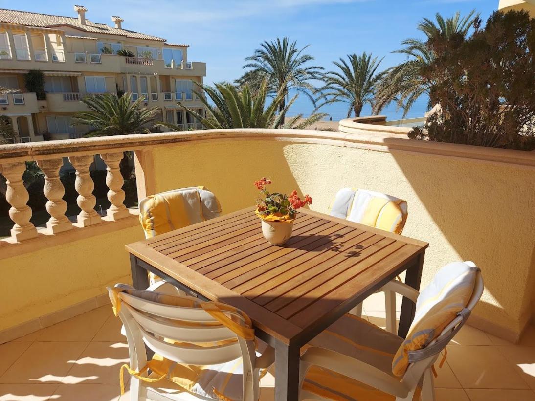Estupendo Apartamento En Primera Linea De Playa Y Con Vistas Al Mar 德尼亚 外观 照片