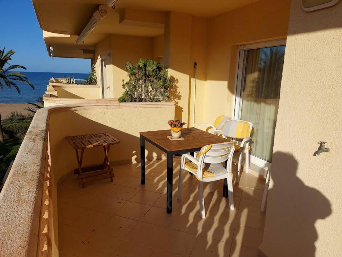 Estupendo Apartamento En Primera Linea De Playa Y Con Vistas Al Mar 德尼亚 外观 照片